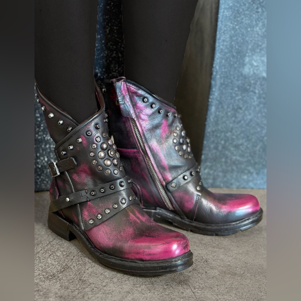 NWT Asher Boots Distressed Fuchsia